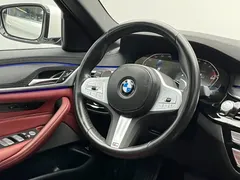 2023 BMW 5 Series 5 530Li M, белый — фото 17