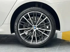 2023 BMW 5 Series 5 530Li M, белый — фото 22