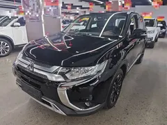 2020 Mitsubishi Outlander 2.0L 2WD 7, чёрный — фото 2