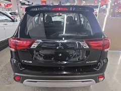 2020 Mitsubishi Outlander 2.0L 2WD 7, чёрный — фото 4