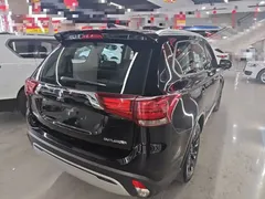 2020 Mitsubishi Outlander 2.0L 2WD 7, чёрный — фото 5