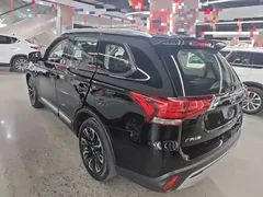 2020 Mitsubishi Outlander 2.0L 2WD 7, чёрный — фото 23