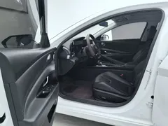 2022 Hyundai Elantra 1.5L CVT LUX Premium, белый — фото 7