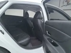 2022 Hyundai Elantra 1.5L CVT LUX Premium, белый — фото 12