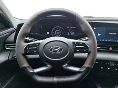 2022 Hyundai Elantra 1.5L CVT LUX Premium, белый — фото 14