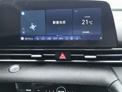 2022 Hyundai Elantra 1.5L CVT LUX Premium, белый — фото 16