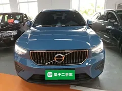 2023 Volvo XC40 Luxury, синий — фото 3