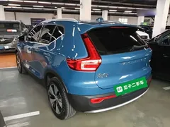2023 Volvo XC40 Luxury, синий — фото 5