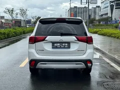 2021 Mitsubishi Outlander 2.4L 4WD 5, белый — фото 5