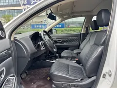 2021 Mitsubishi Outlander 2.4L 4WD 5, белый — фото 7