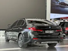 2021 BMW 5 Series 530Li Leading M Sport Package, чёрный — фото 7