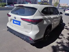 2022 Toyota Crown Kluger 2.5L HEV, белый — фото 3