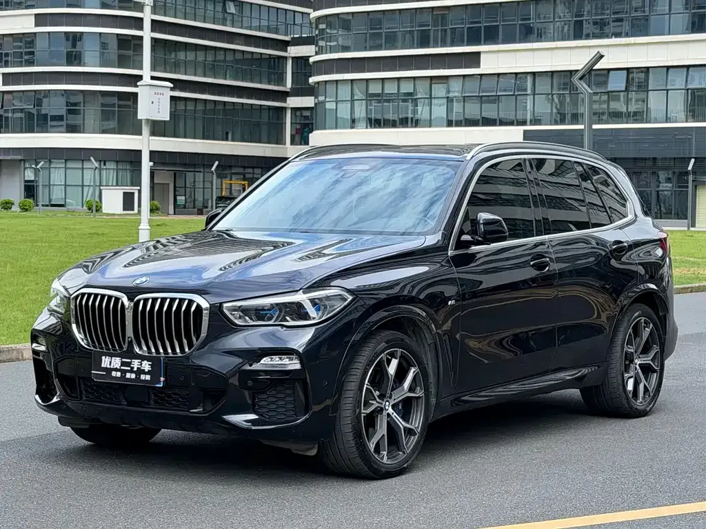 2021 BMW X5 xDrive40i M