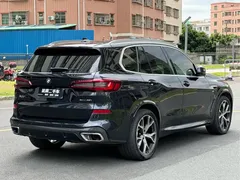 2021 BMW X5 xDrive40i M, чёрный — фото 14