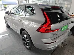 2023 Volvo XC60 4WD Luxury — фото 5