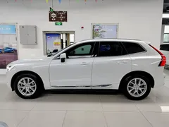 2021 Volvo XC60 4WD Luxury, белый — фото 3