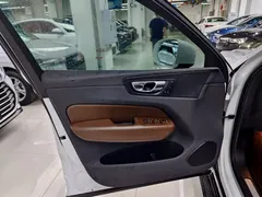 2021 Volvo XC60 4WD Luxury, белый — фото 6