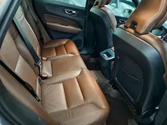 2021 Volvo XC60 4WD Luxury, белый — фото 11
