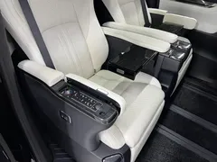 2020 Lexus LM 300h, чёрный — фото 15