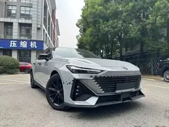 2022 Changan UNI-V 1.5T — фото 3