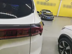 2023 Jetour X70 PLUS 1.5T DCT 5-seat, белый — фото 8