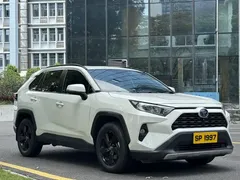 2021 Toyota RAV4 Hybrid 2.5L E-CVT 4WD PLUS, белый — фото 3
