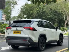 2021 Toyota RAV4 Hybrid 2.5L E-CVT 4WD PLUS, белый — фото 7