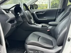 2021 Toyota RAV4 Hybrid 2.5L E-CVT 4WD PLUS, белый — фото 10