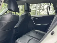 2021 Toyota RAV4 Hybrid 2.5L E-CVT 4WD PLUS, белый — фото 11