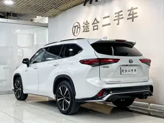 2022 Toyota Crown Kluger 2.5L HEV 4WD Premium, белый — фото 6