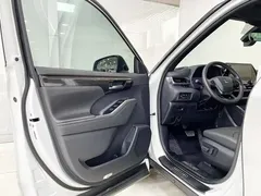 2022 Toyota Crown Kluger 2.5L HEV 4WD Premium, белый — фото 13