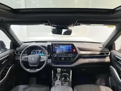 2022 Toyota Crown Kluger 2.5L HEV 4WD Premium, белый — фото 20