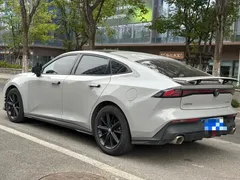 2022 Changan UNI-V 1.5T — фото 4