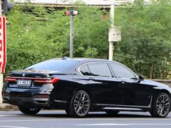 2021 BMW 7 Series 7 740Li xDrive M, чёрный — фото 6