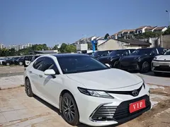 2021 Toyota Camry 2.5G Luxury, белый — фото 3