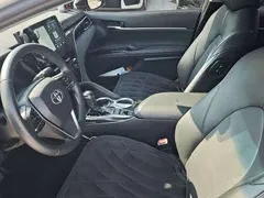 2021 Toyota Camry 2.5G Luxury, белый — фото 7