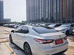 2021 Toyota Camry 2.5G Luxury, белый — фото 10
