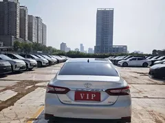 2021 Toyota Camry 2.5G Luxury, белый — фото 11