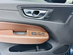 2023 Volvo XC60 4WD Luxury, синий — фото 14