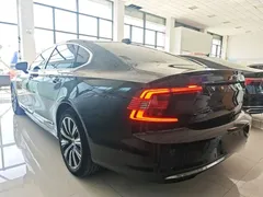 2022 Volvo S90 B5 Luxury, чёрный — фото 5