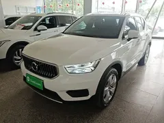 2021 Volvo XC40 T4 4WD, белый — фото 1