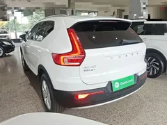 2021 Volvo XC40 T4 4WD, белый — фото 5
