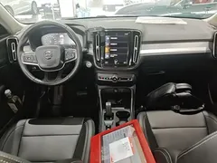 2021 Volvo XC40 T4 4WD, белый — фото 10