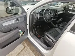 2021 Volvo XC40 T4 4WD, белый — фото 16