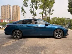 2021 Hyundai Elantra 240TGDi DCT LUX Premium, синий — фото 4