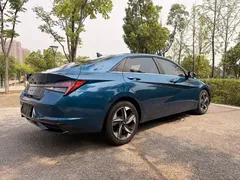 2021 Hyundai Elantra 240TGDi DCT LUX Premium, синий — фото 5