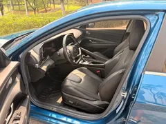 2021 Hyundai Elantra 240TGDi DCT LUX Premium, синий — фото 9
