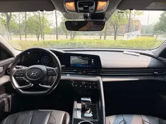 2021 Hyundai Elantra 240TGDi DCT LUX Premium, синий — фото 13