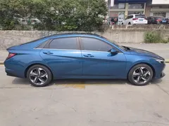 2021 Hyundai Elantra 1.5L CVT LUX Premium, синий — фото 4
