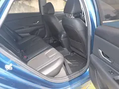 2021 Hyundai Elantra 1.5L CVT LUX Premium, синий — фото 12